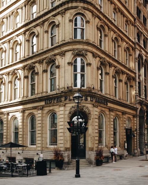 Le Place d Armes Hotel Suites image 15