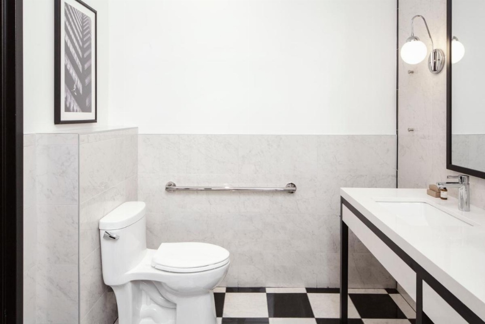 Room image 4
