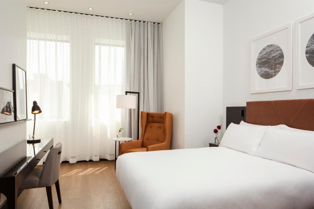 Deluxe Queen Room