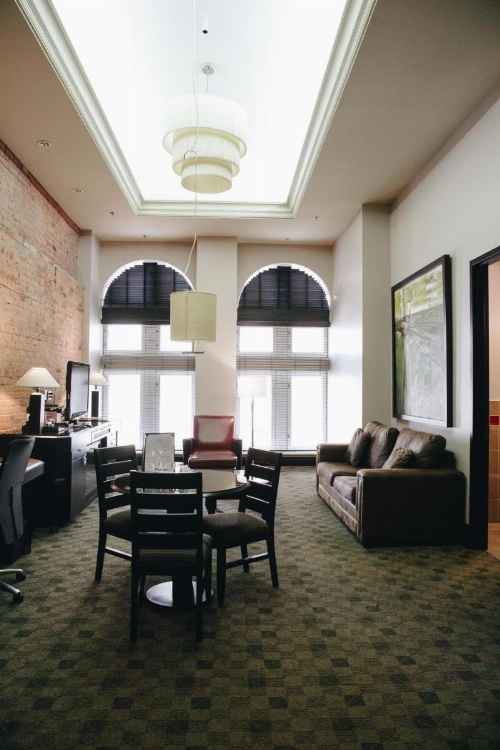 Le Place d Armes Hotel Suites image 2